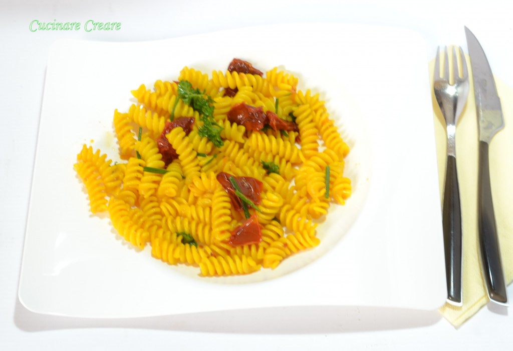 Fusilli ai pomodori secchi e zzafferano (1)