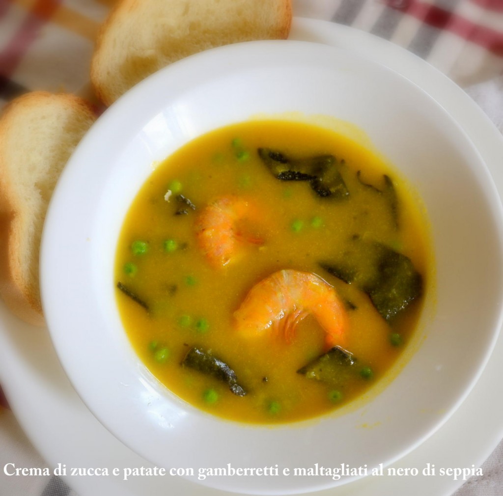 Vellutata di patate e zucca con gamberi e maltagliati al nero di seppia (1)