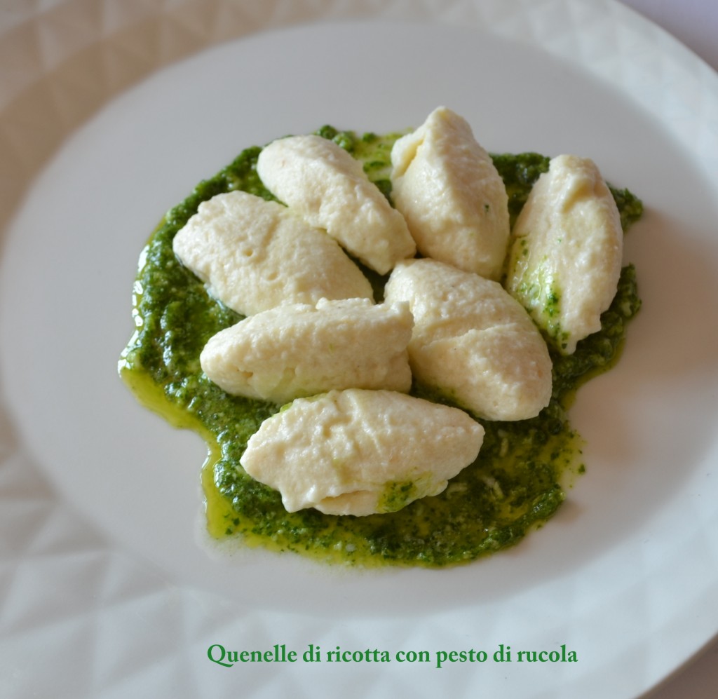 Quenelle di ricotta con pesto di rucola (1)
