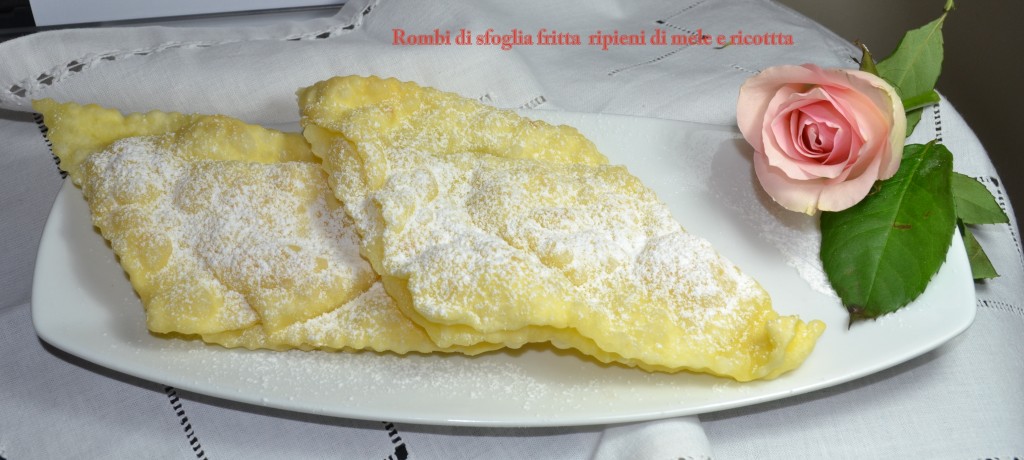 Rombi di sfoglia friiti di ricotta e mele