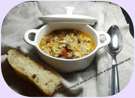 zuppa-di-fregola-sarda-con-vongole-e-sapori-mediterranei-copia